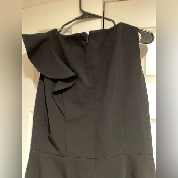 Elegant Black Sleeveless Sheath Dress with Ruffle Detail – Size 8 Calvin Klein - Picture 4 of 7